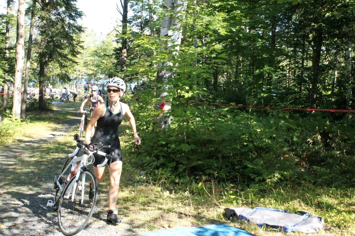 (299 photos) Plus de 150 braves pour le Premier Triathlon du Lac-Poulin
