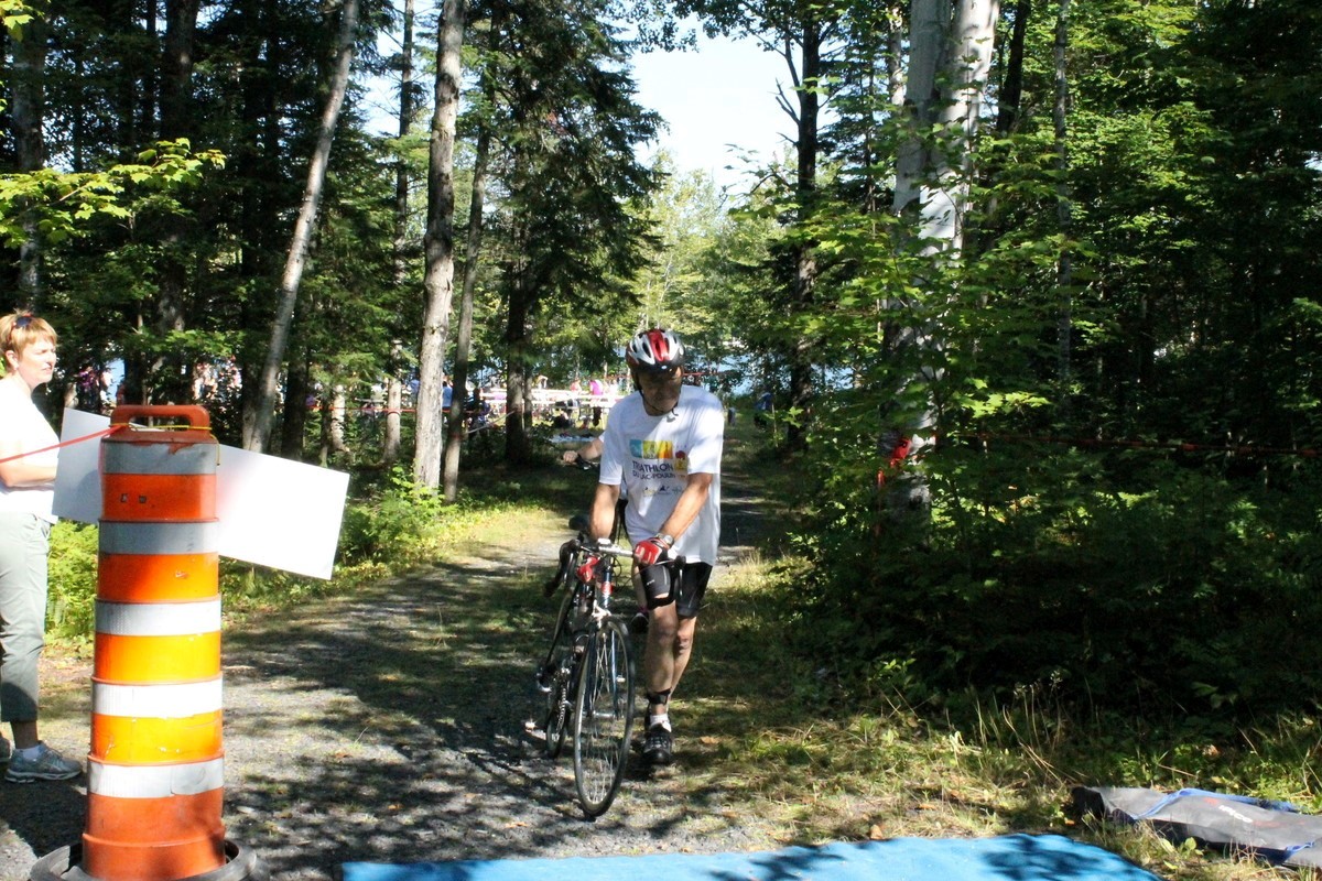 (299 photos) Plus de 150 braves pour le Premier Triathlon du Lac-Poulin