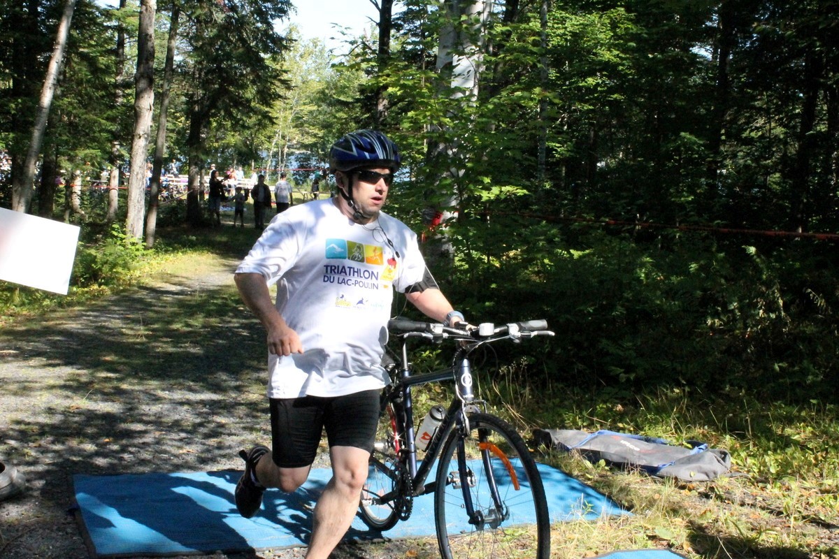(299 photos) Plus de 150 braves pour le Premier Triathlon du Lac-Poulin