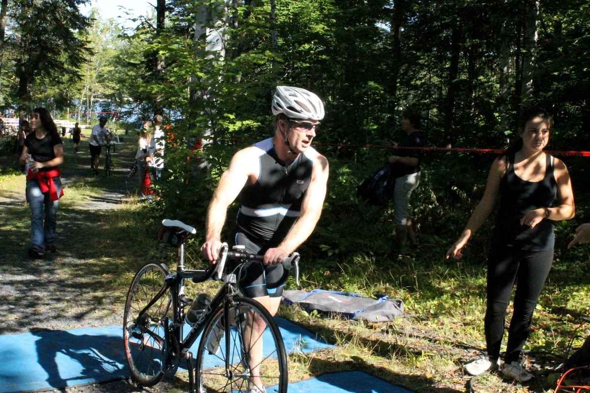 (299 photos) Plus de 150 braves pour le Premier Triathlon du Lac-Poulin