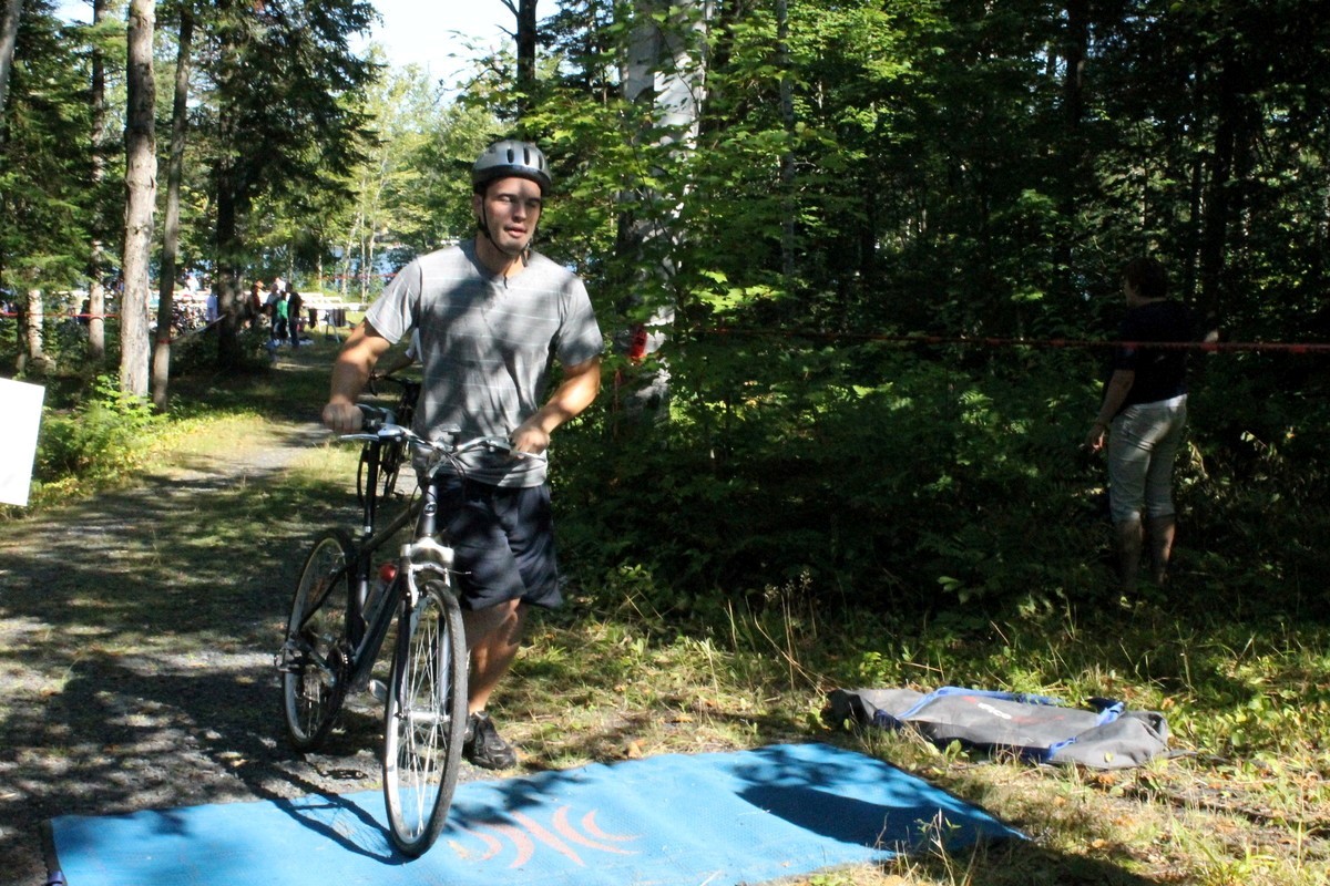 (299 photos) Plus de 150 braves pour le Premier Triathlon du Lac-Poulin