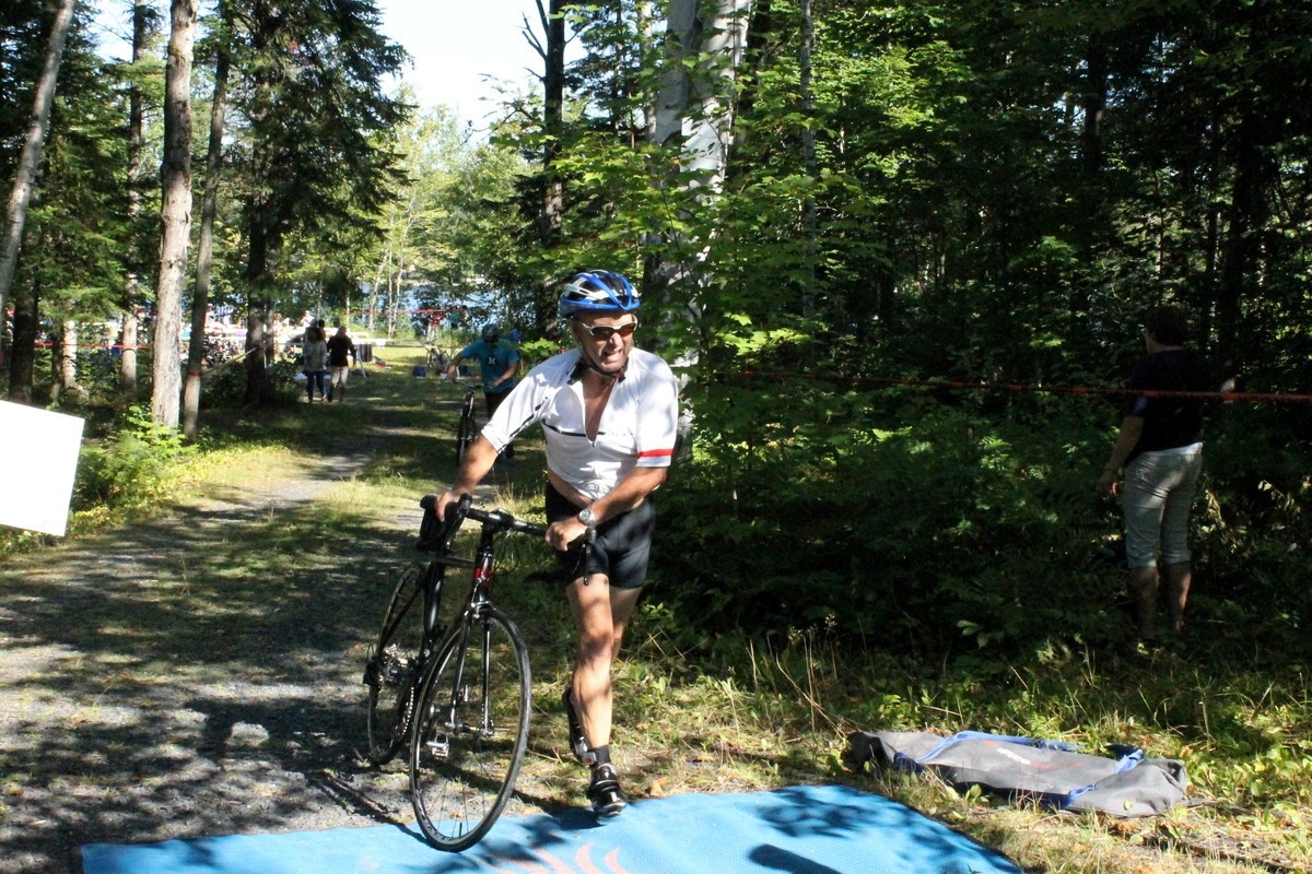 (299 photos) Plus de 150 braves pour le Premier Triathlon du Lac-Poulin