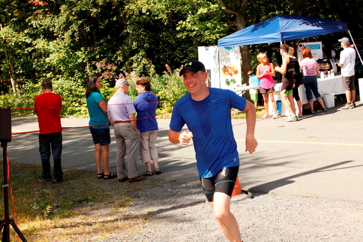 (299 photos) Plus de 150 braves pour le Premier Triathlon du Lac-Poulin