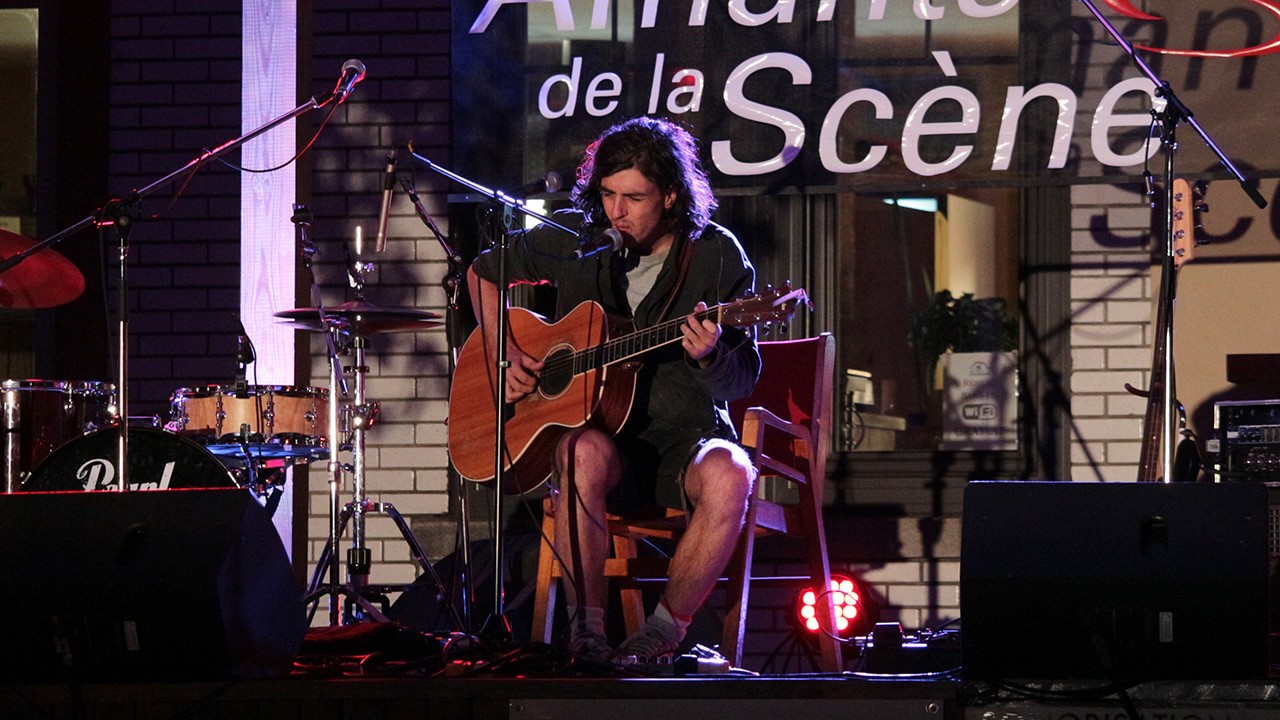 La première partie du spectacle était assurée par Jesse Mac Cormack.