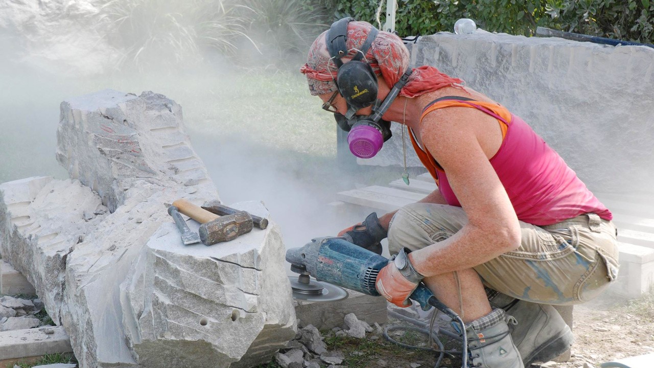 Les artistes internationaux du symposium de sculpture de l’Île Pozer rencontreront le public jusqu’au 6 septembre prochain