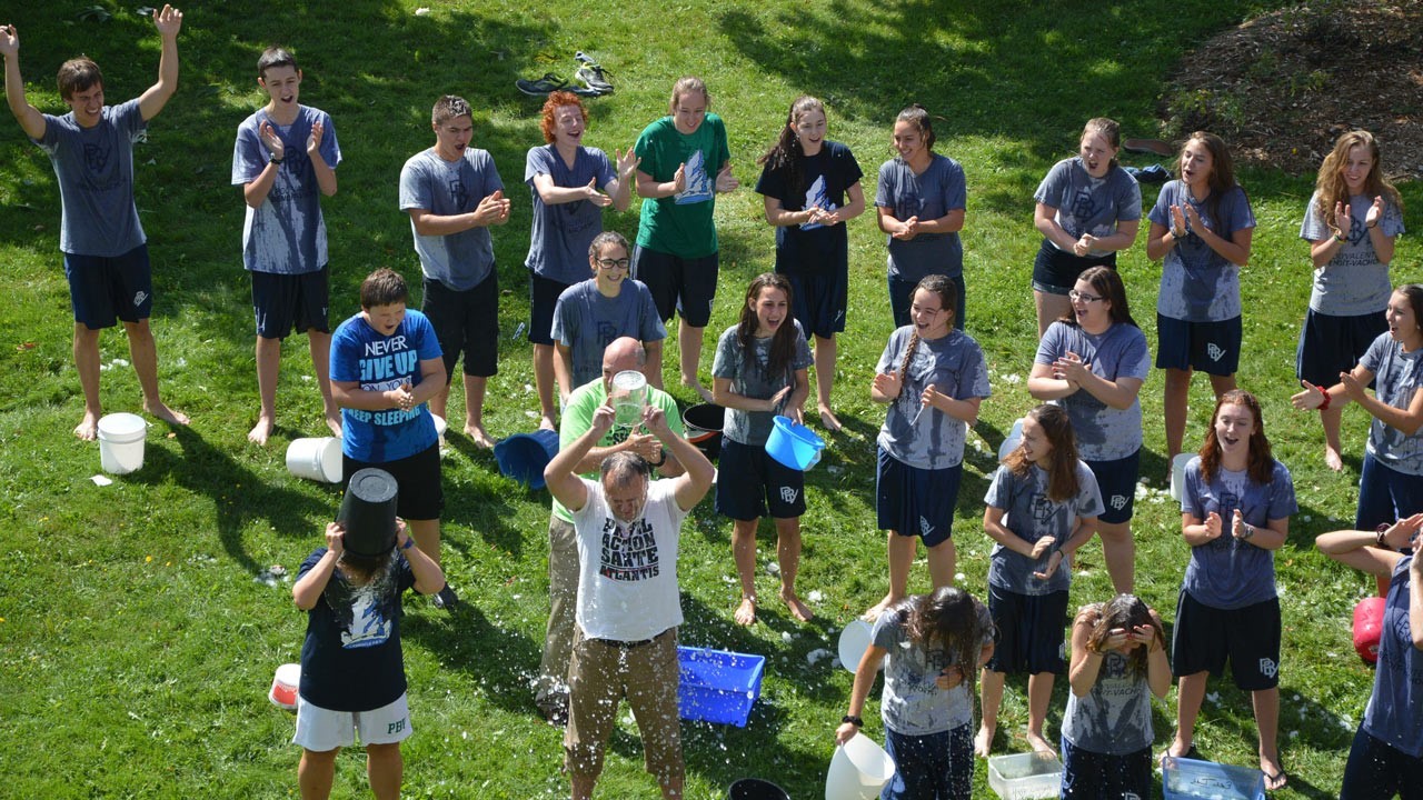 Un « Ice bucket challenge » collectif à la Polyvalente Benoît-Vachon