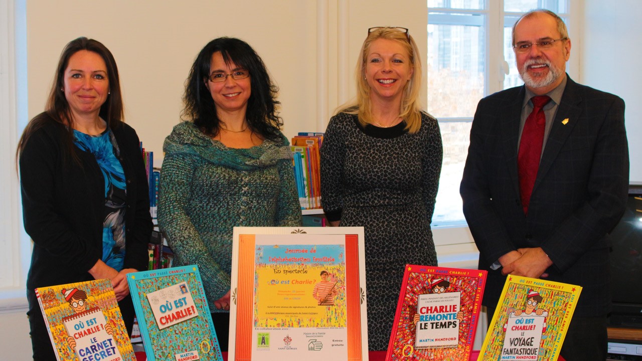 Sur la photo, de gauche à droite: Marie Tanguay, chef de division à Bibliothèque, Marie-Josée Gagné, ajointe à la direction pour la Maison de la Famille Beauce-Etchemins, Véronique Poulin, directrice générale d'ALPHARE et Claude Morin, maire de Saint-Georges