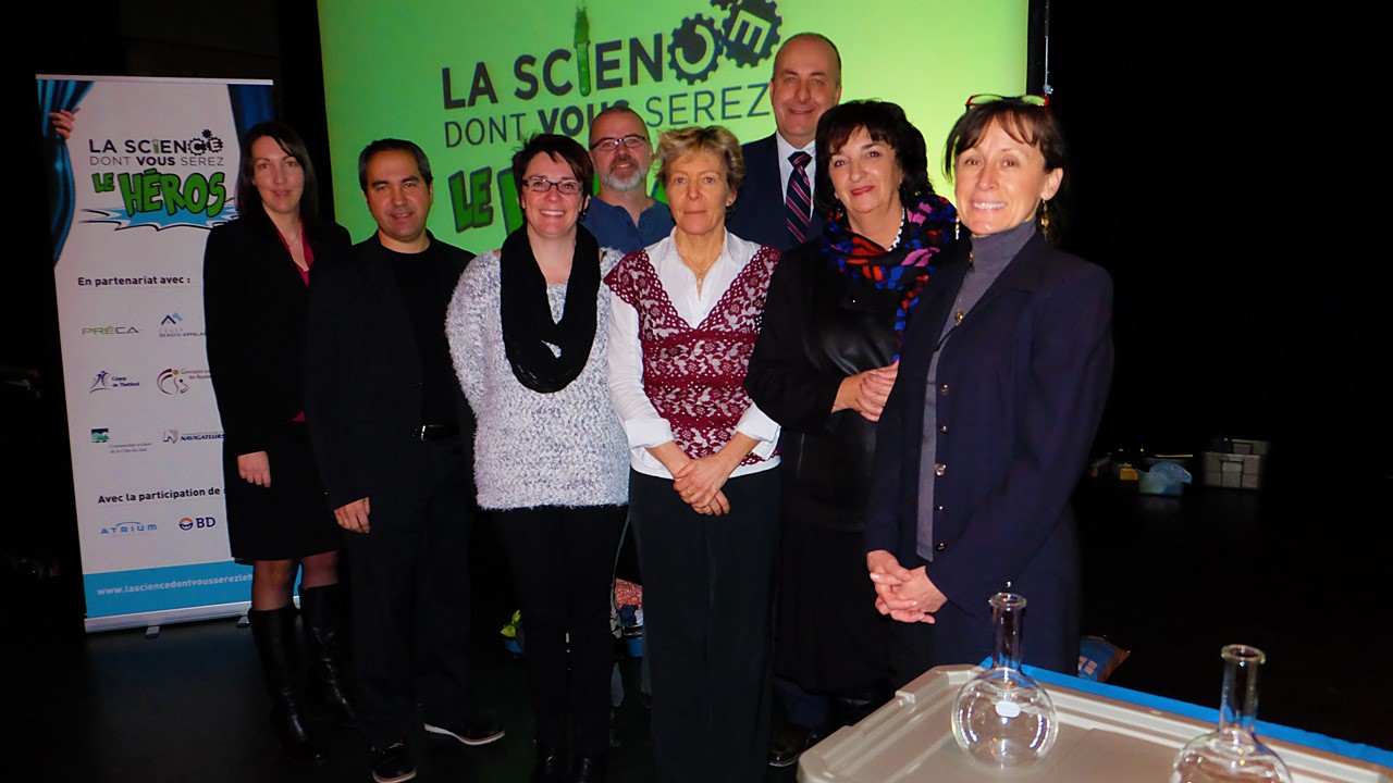 `Sur la photo: les Représentants des partenaires du projet : Mme. Sophie Chabot, vice-présidente de la PRECA, M. Jean-Marc Jean, directeur des services éducatifs à la Commission scolaire de la Côte du Sud, Mme Marie-Chantal Roussin, directrice adjointe des études au Cégep de Thetford, M. Serge Faucher, Conseiller pédagogique au Cégep de Thetford, Mme. Nicole Labrecque, directrice adjointe à la Commission scolaire des Navigateurs, M. Jean Gaudreau, directeur des études par intérim au Cégep de Lévis-Lauzon, Mme. Marie Labbé, coordonnatrice au secondaire à la Commission scolaire de la Beauce-Etchemin et Mme. Odette Côté, directrice des études au Cégep de Thetford