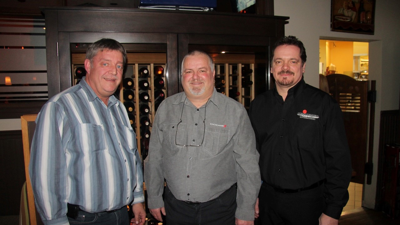 Les trois hommes responsables de la campagne de financement : Bernard Gilbert (L'Index), Léo Lapointe (Excavations Lapointe & Fils) et Simon Beaudoin (Kennebec Dodge Chrysler)