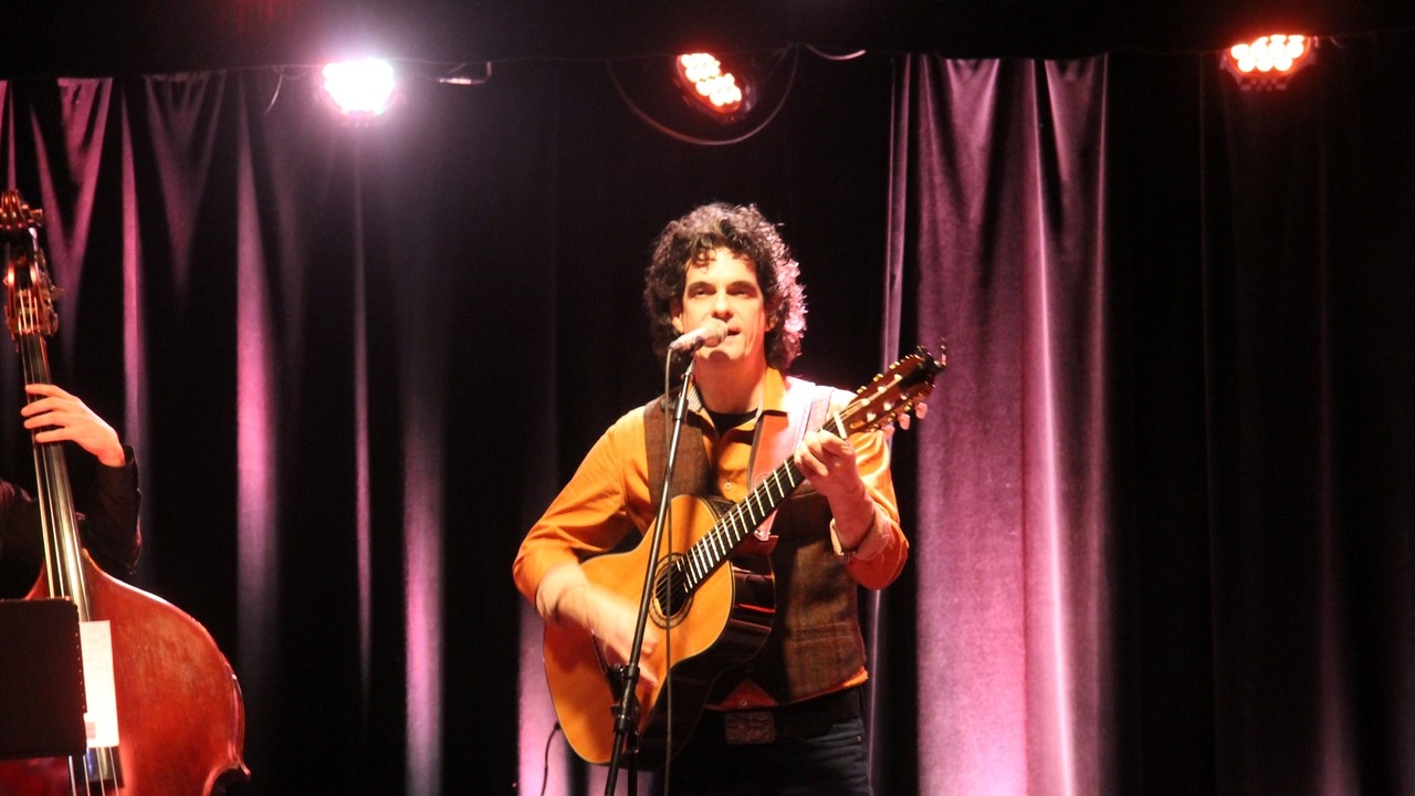 Claud Michaud souligne de belle façon le 100e anniversaire de naissance de Félix Leclerc avec son spectacle hommage intitulé " Un homme qui chante ".
