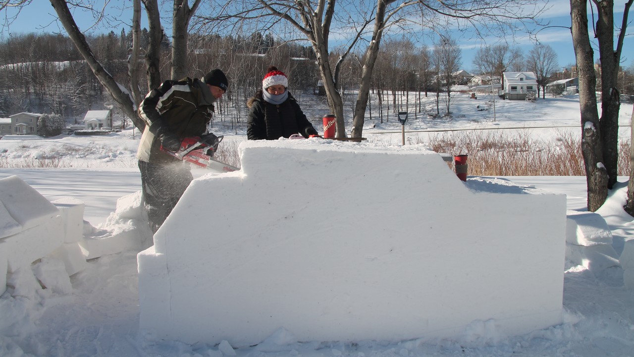 Concours de sculpture sur neige au Parc Mathieu de Beauceville