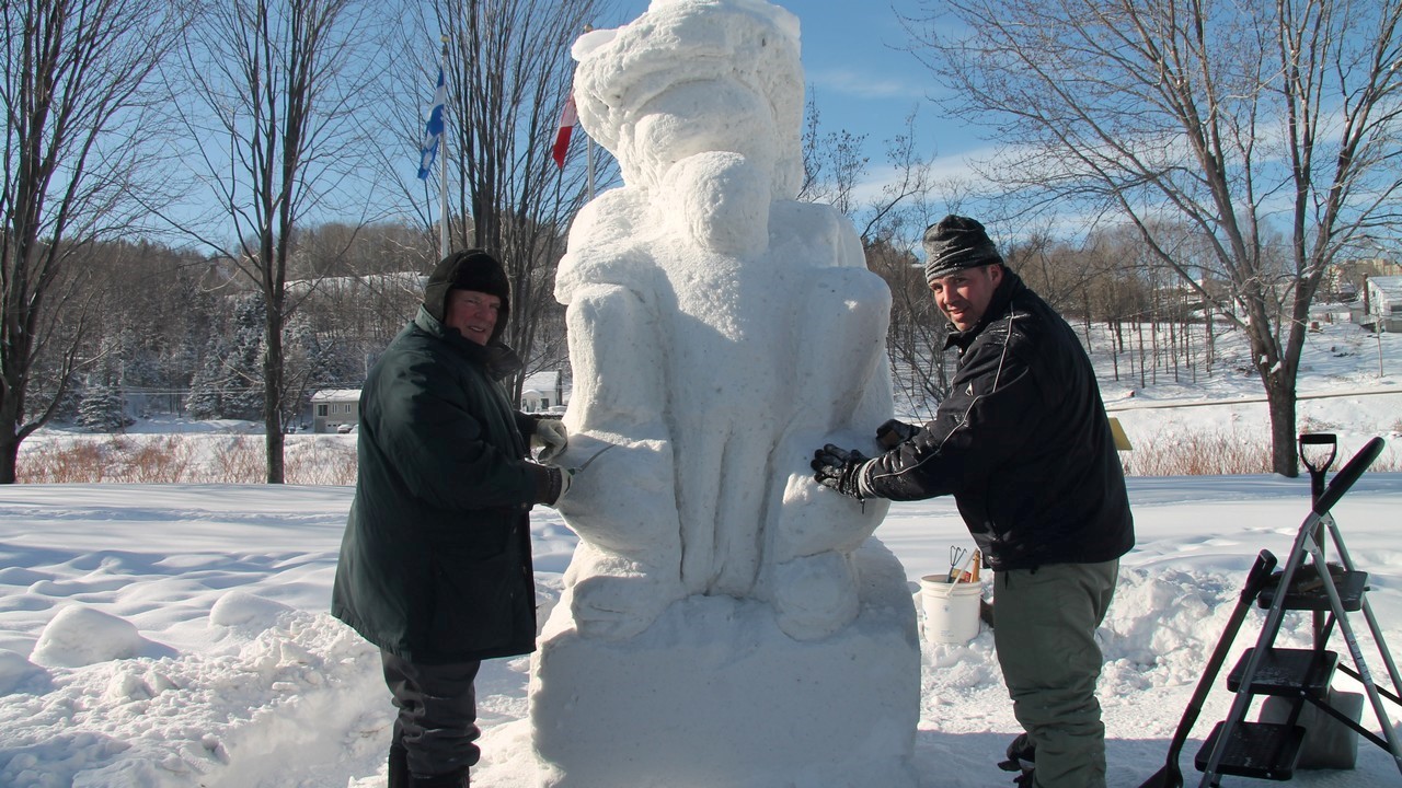 Un concours de sculpture sur neige avait lieu au Parc Mathieu en fin de semaine. Un peu plus de dix équipes ont participé.
