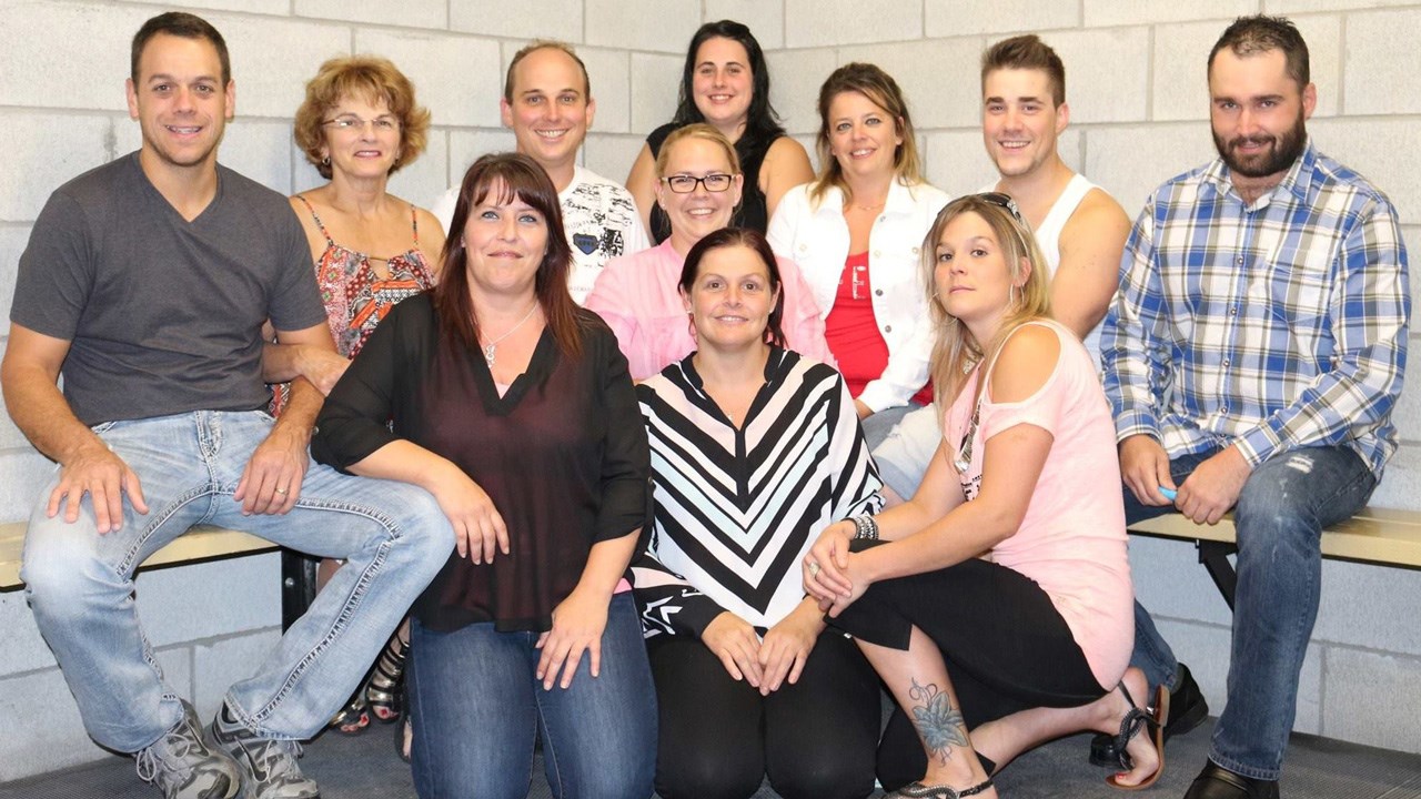 La distribution est composée d’Éric Morency, Édith Maheux, Alex Bilodeau, Maude Maheux, Nancy Nadeau, Jean-Simon Lessard, Vincent Nadeau, Luce Boily, Stéphanie Pouliot, Katy Jean et Vicky St-Hilaire.