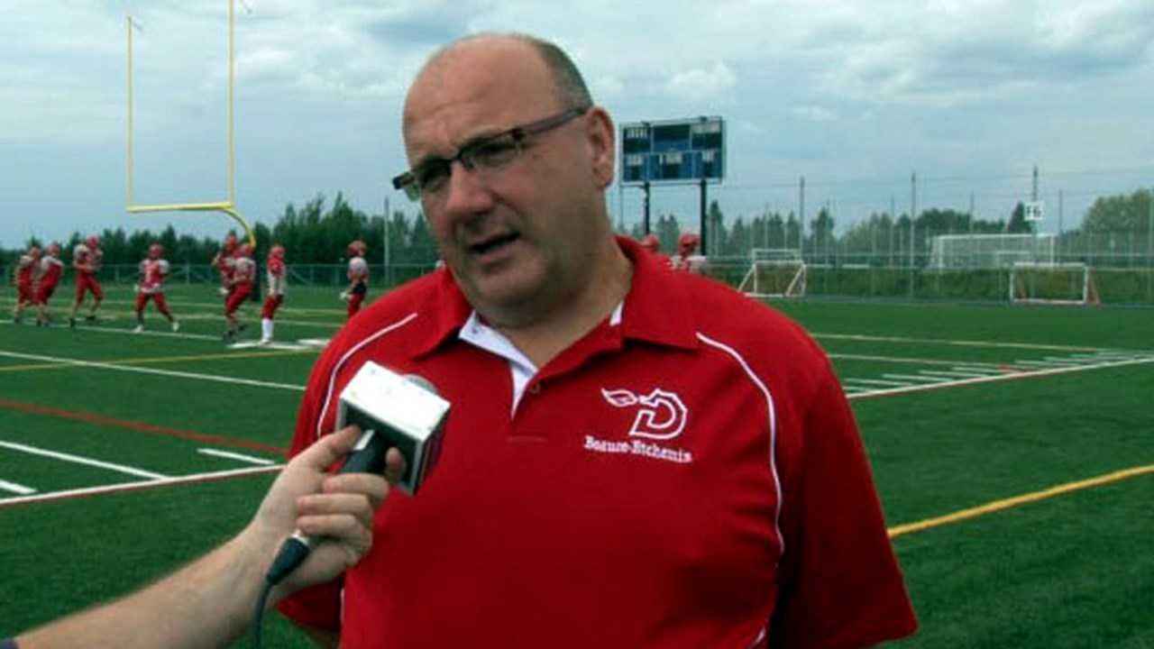 « Coach Lou » a été condamné à la prison en 2014 pour des attouchements sexuels sur trois mineurs évoluant au sein de la formation qu’il dirigeait. 