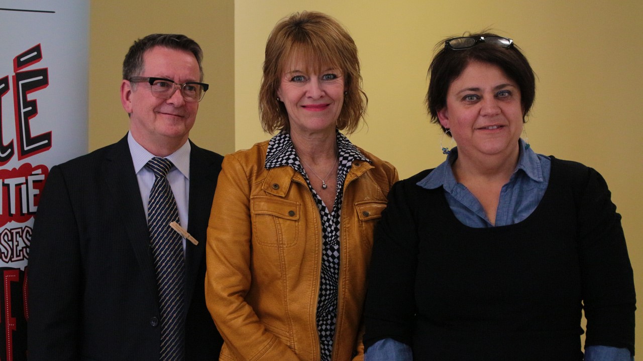 Madame Dyane Benoît, directrice générale adjointe à la coordination des services, planification de main d’œuvre et à l’innovation clinique pour l’ASSSCA, Monsieur Daniel Dumont, directeur général chez Tel-Jeunes et LigneParents, et Madame Marie-Josée Fecteau, directrice de la Polyvalente Benoît-Vachon