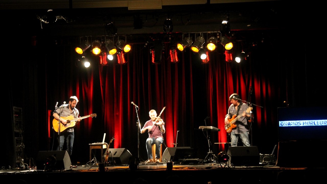 Nicolas Pellerin et Les Grands Hurleurs étaient en spectacle à Saint-Georges ce vendredi 27 mars.