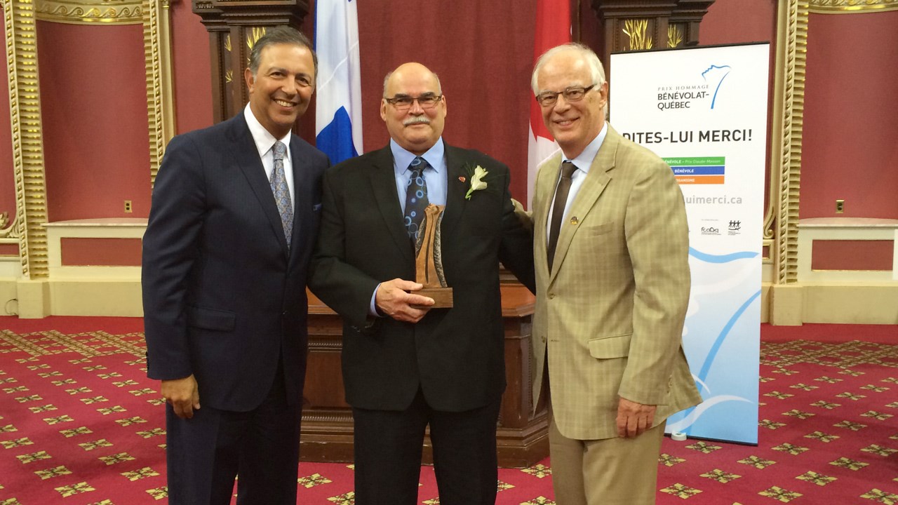 Robert Dutil souligne la remise du Prix Hommage bénévolat à Guy-Paul Côté