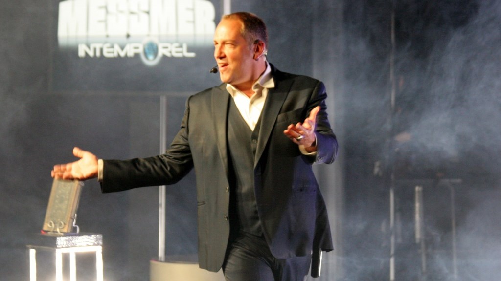 Messmer fascine les Beaucerons avec son spectacle Intemporel