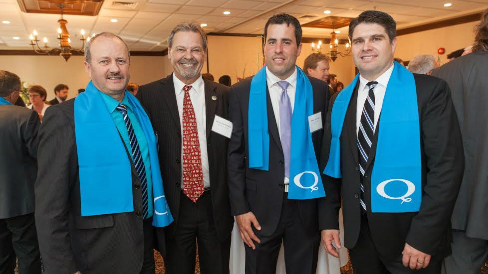 M. Cécilien Berthiaume, président, Les Éleveurs de porcs de la Beauce, M. André Spénard, député de Beauce-Nord, M. Alain Audet, jeune éleveur de porcs de la région et M. David Boissonneault, président des Éleveurs de porcs du Québec.
