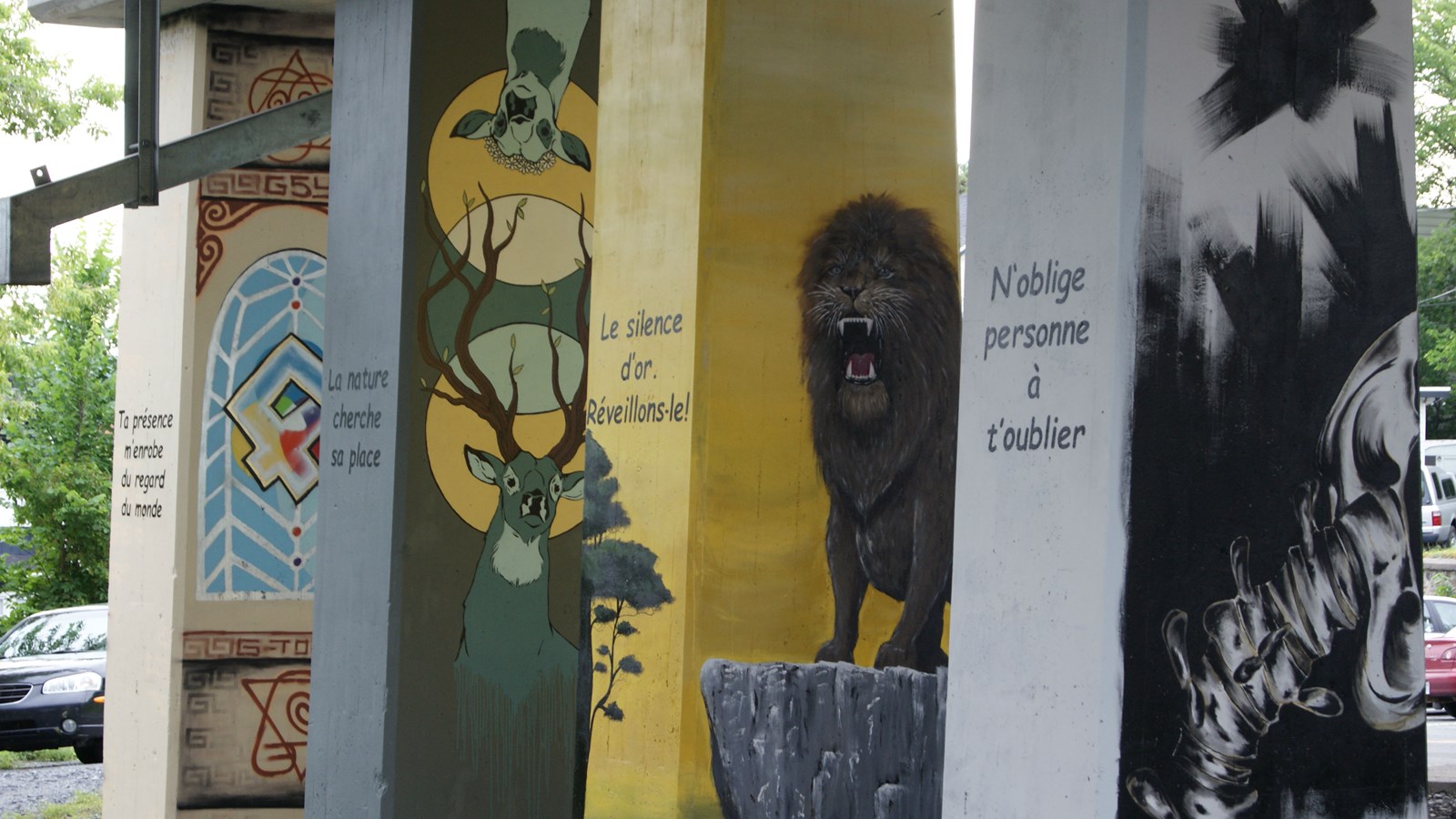 Les artistes de la rue exposent leurs oeuvres sous le viaduc Josaphat-Poulin