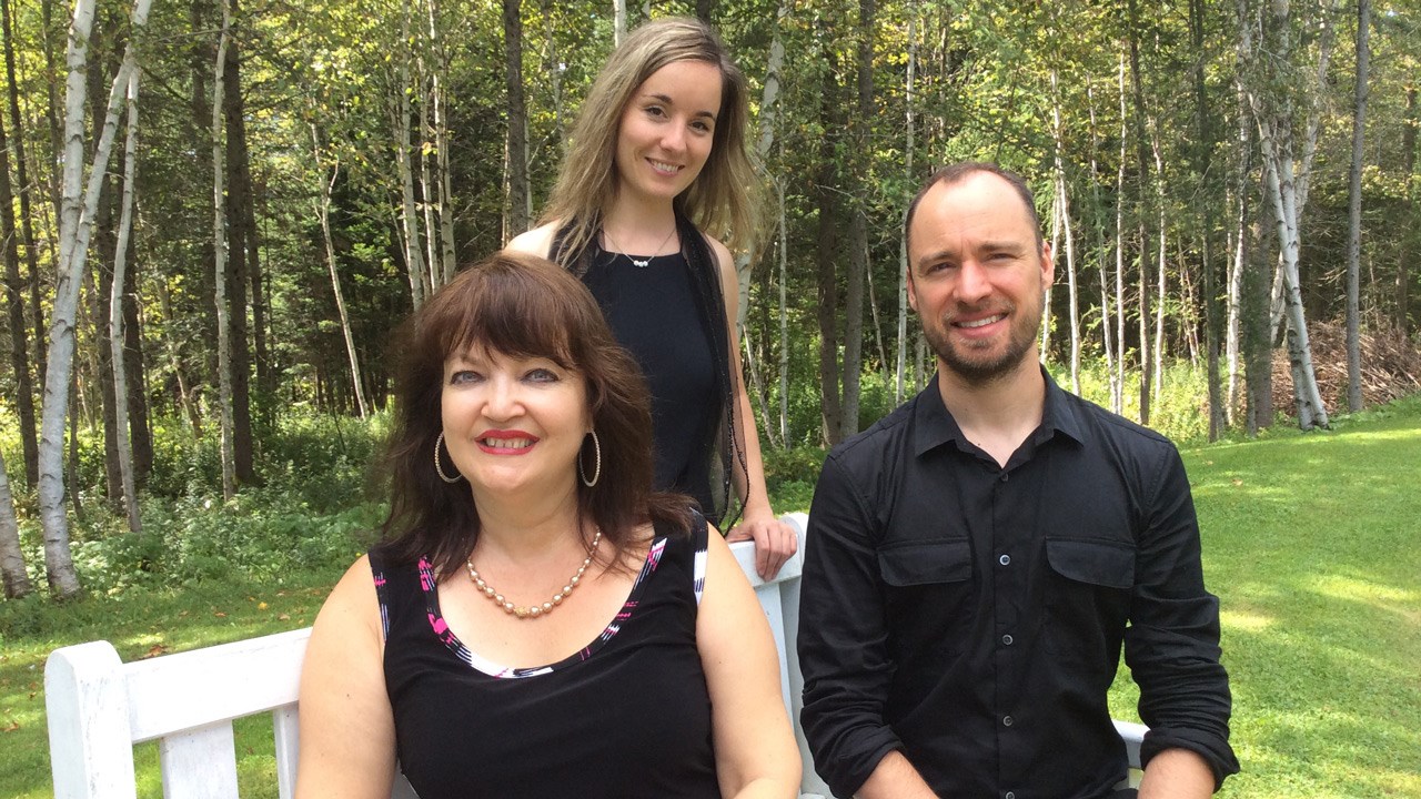 De gauche à droite: la soprano Rachelle Thibodeau, la pianiste Andrée-Anne Caron et le violoncelliste David Croteau.