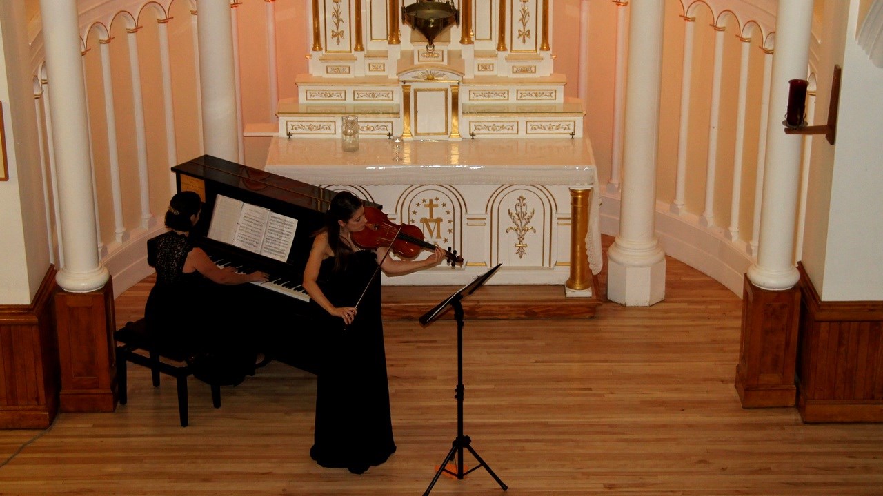 Les deux musiciennes ont joué plusieurs grands airs de films célèbres ce vendredi à la chapelle du Centre culturel Marie-Fitzbach.