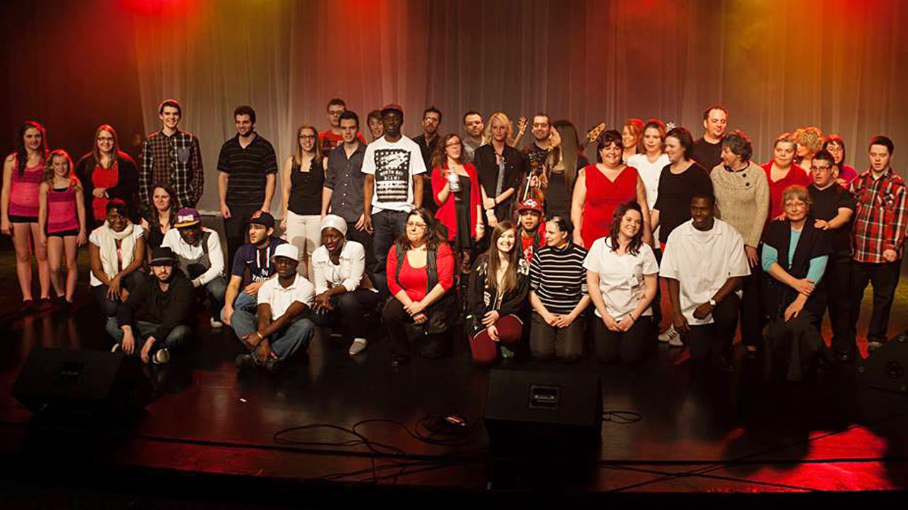 Les artistes proviennent d’origines diverses, dont du Cameroun et d’Haïti.