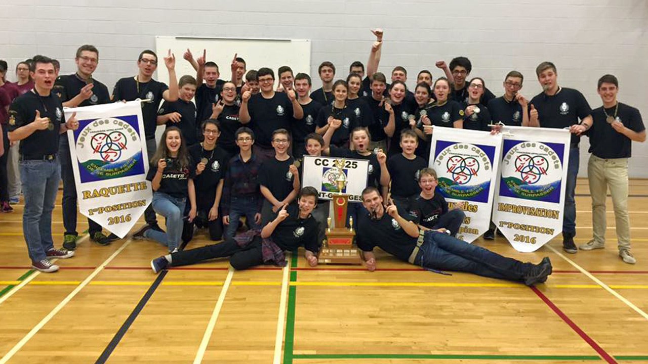 Le groupe du corps de cadets 2625 de Saint-Georges.