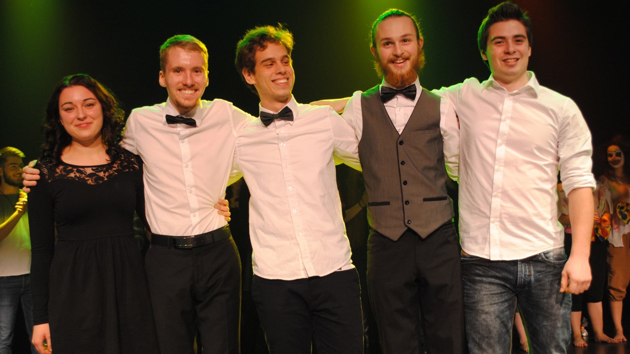 Le groupe Sages Ananas. De gauche à droite : Audrey Cloutier (St-Georges), Émile Caron (St-Georges), Jacob Fortin (Ste-Aurélie), Bruno-Pier Busque (St-Éphrem) et Samuel Veilleux (St-Victor).