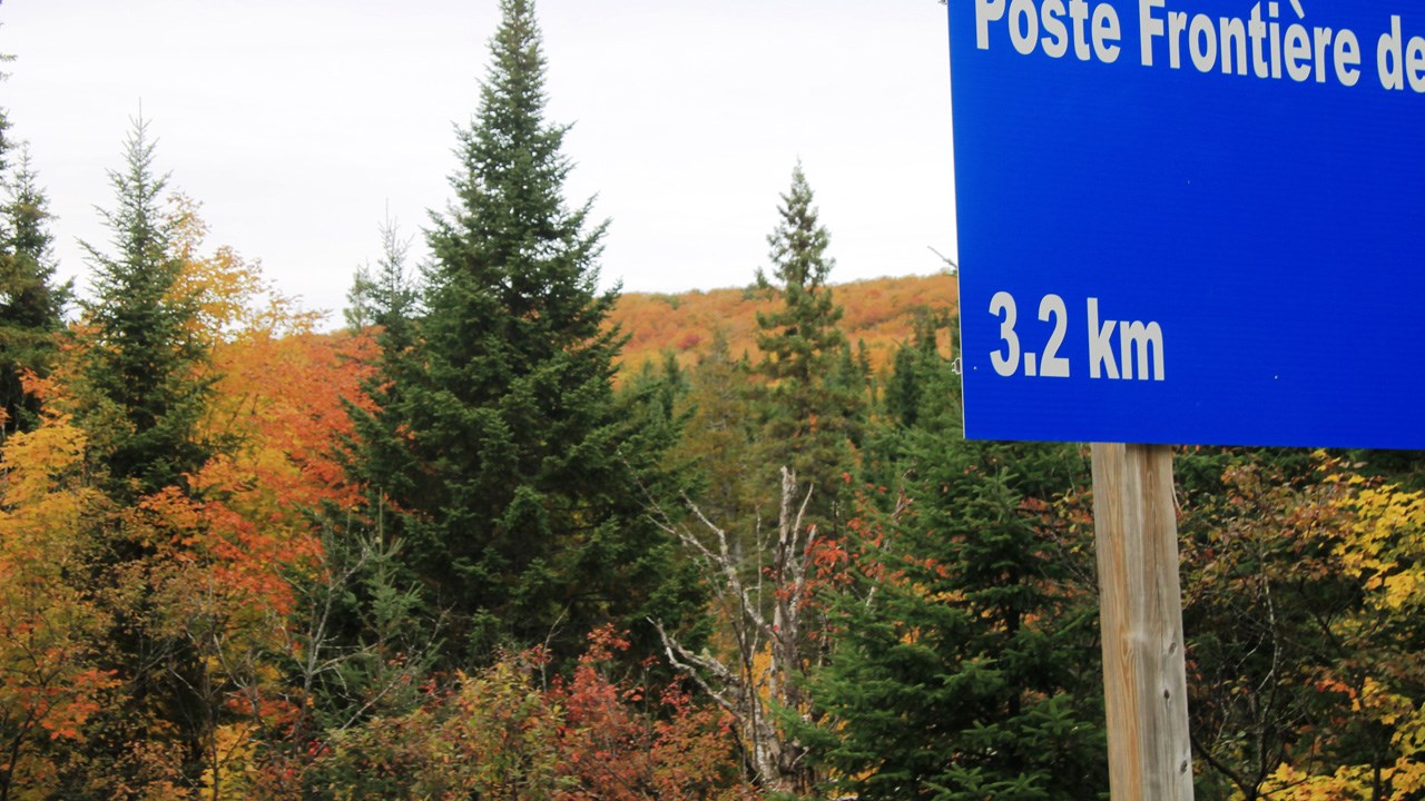 La Montée des couleurs entre le Poste frontière et Jackman dans le Maine