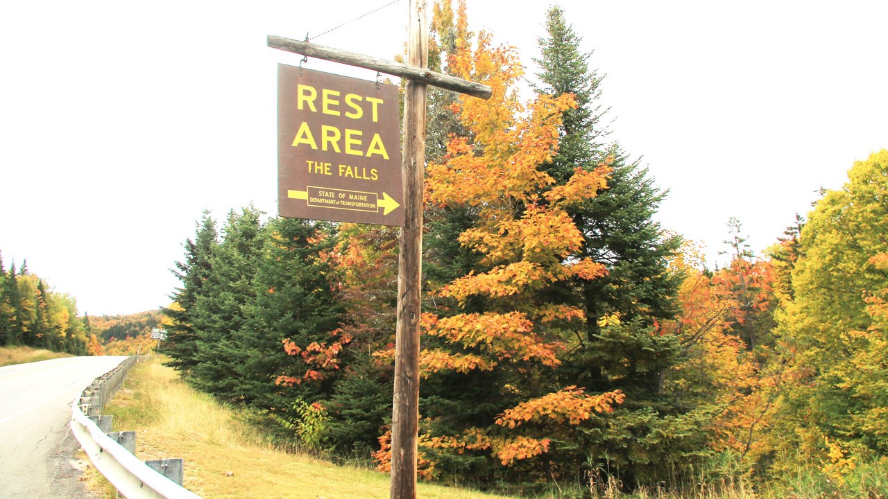 La Montée des couleurs entre le Poste frontière et Jackman dans le Maine
