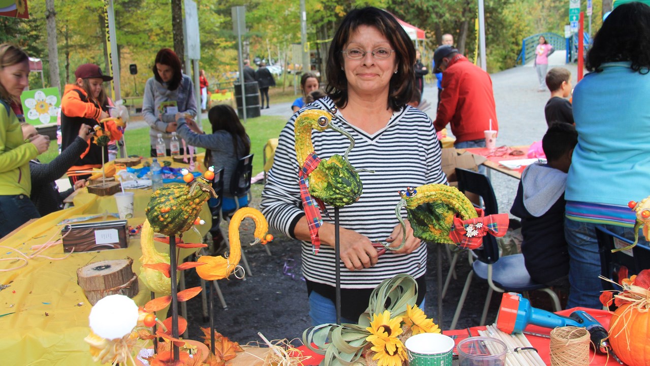 Colette Gosselin a fait bien des petits heureux avec ses courgettes décoratives qui ont pris d’innombrables formes.