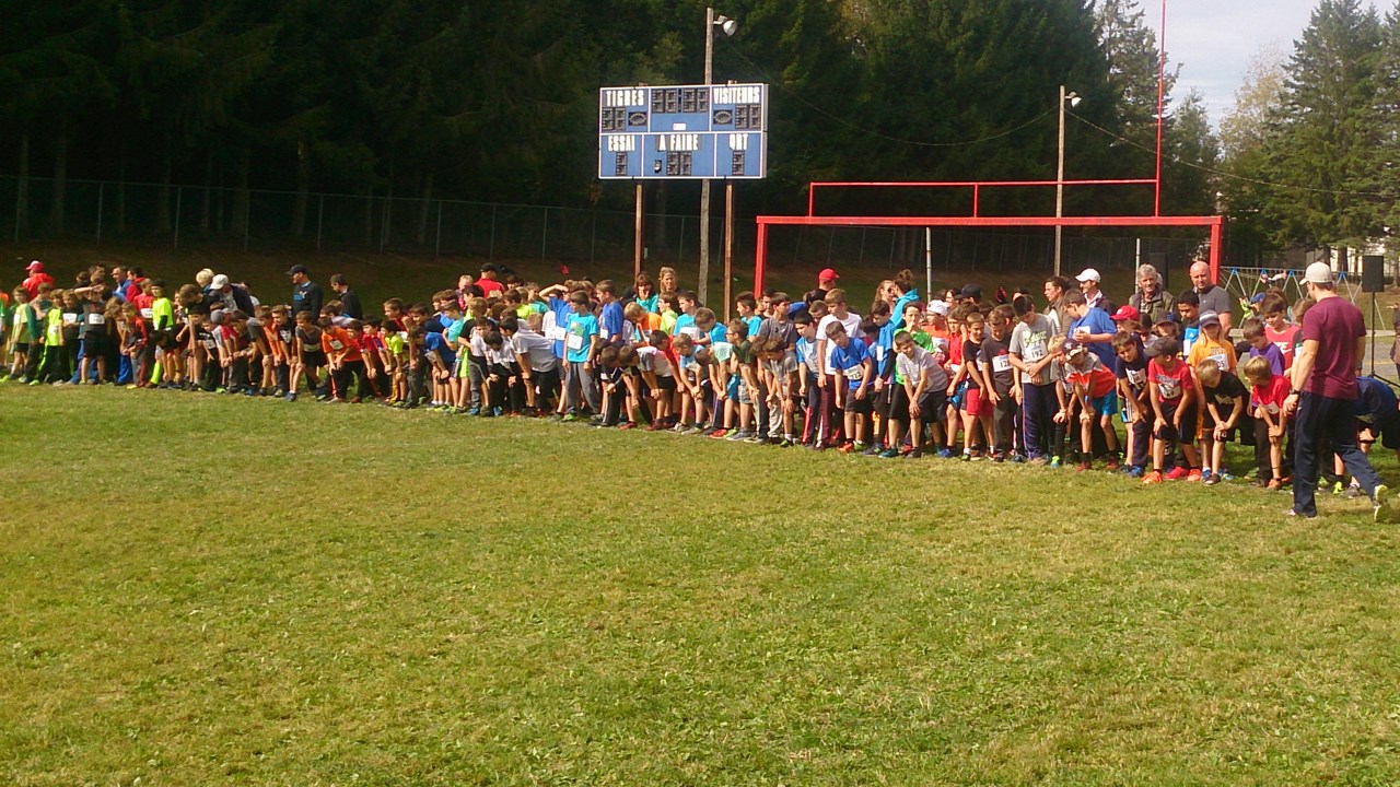 Plus de 800 jeunes de la CSBE participent à la compétition annuelle de cross-country