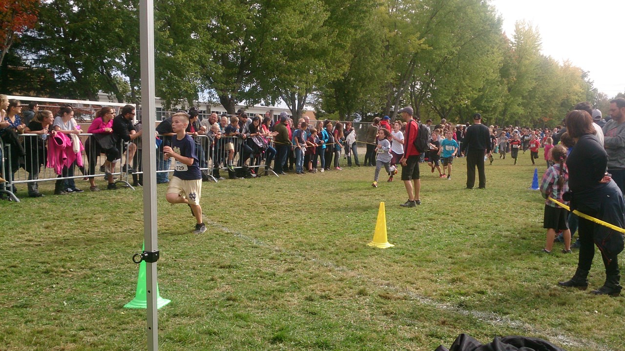 Plus de 800 jeunes de la CSBE participent à la compétition annuelle de cross-country