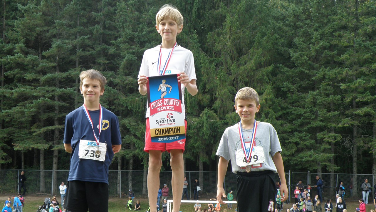 Plus de 800 jeunes de la CSBE participent à la compétition annuelle de cross-country