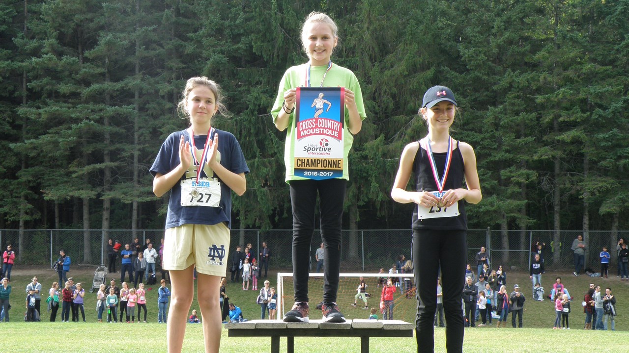 Plus de 800 jeunes de la CSBE participent à la compétition annuelle de cross-country