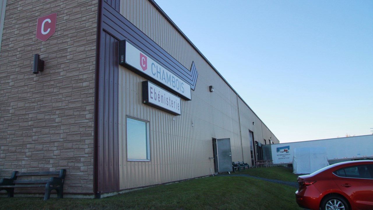 Ébénisterie Chambois, sise au 1100, 40e Rue à Saint-Georges. En 2016, le chiffre d’affaires tourne autour des 4,5 millions.