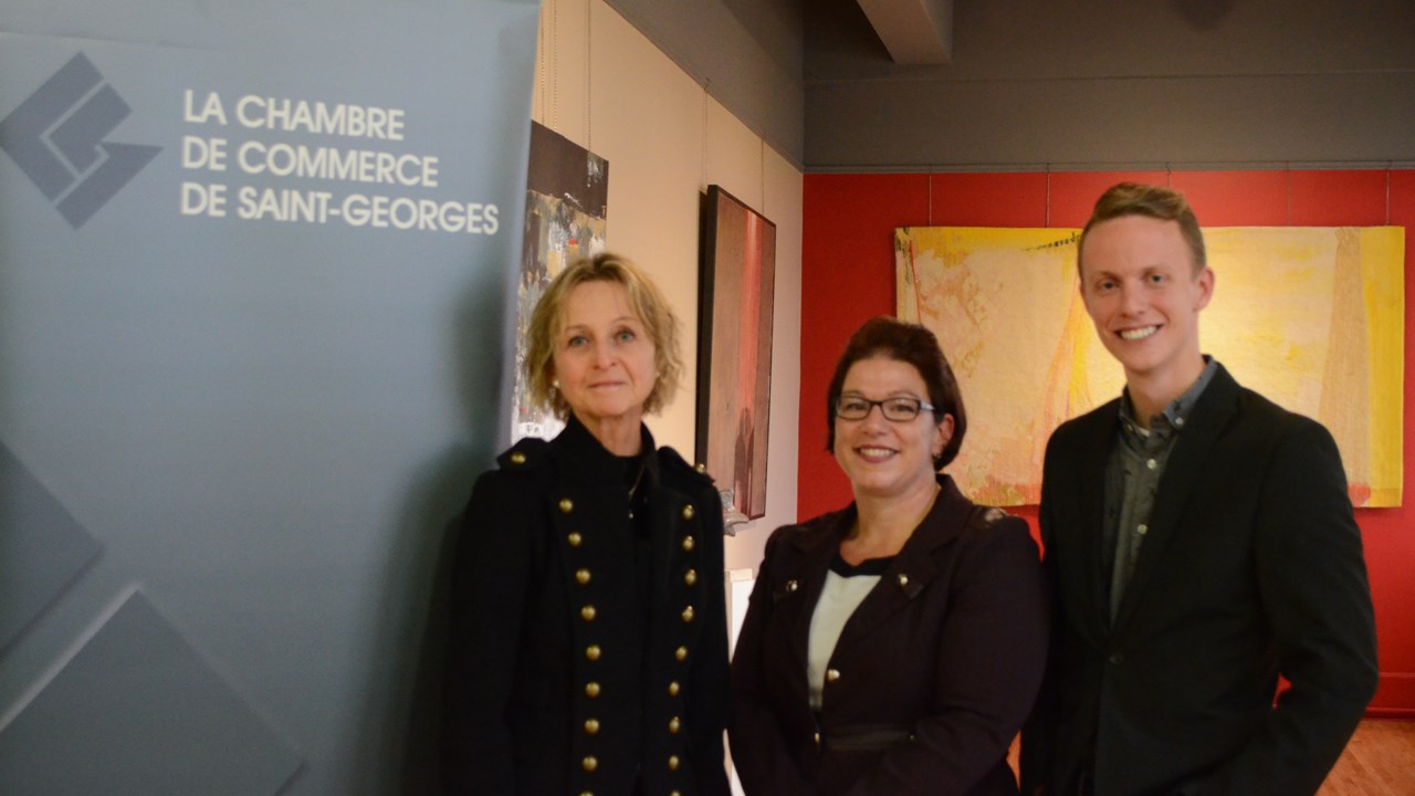 La directrice générale de la Chambre de commerce, Nathalie Roy, la première vice-présidente, Véronique Paquet, et le représentant de l'Aile jeunesse Alexandre Toulouse, ont présenté la programmation 2016-2017 de la Chambre.