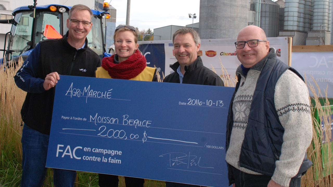 FAC en campagne contre la faim amasse des aliments en Beauce 