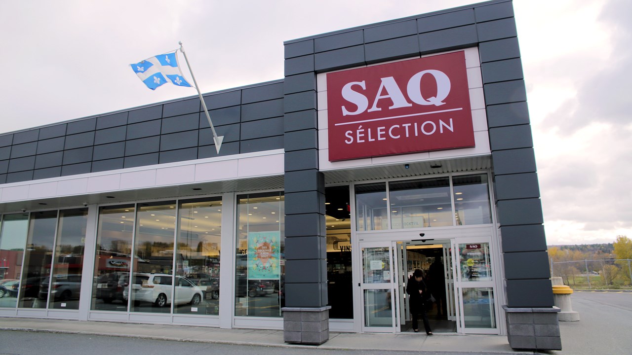 La SAQ rouvre ses portes au public aux Promenades Saint-Georges.