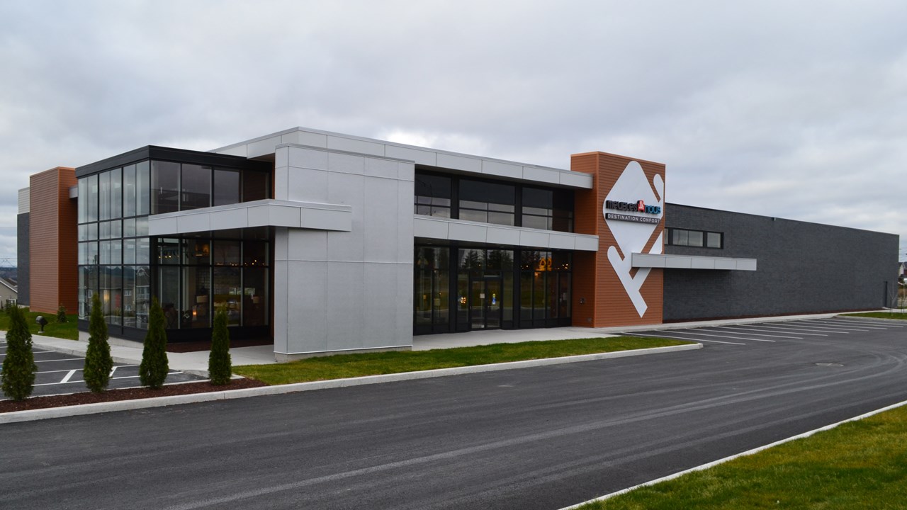 Les propriétaires du magasin Meubles & Nous de Saint-Georges, Karline Turcotte et Michel Tardif, ont procédé à l’acquisition du commerce Ameublement BrandSource Blouin de Québec.