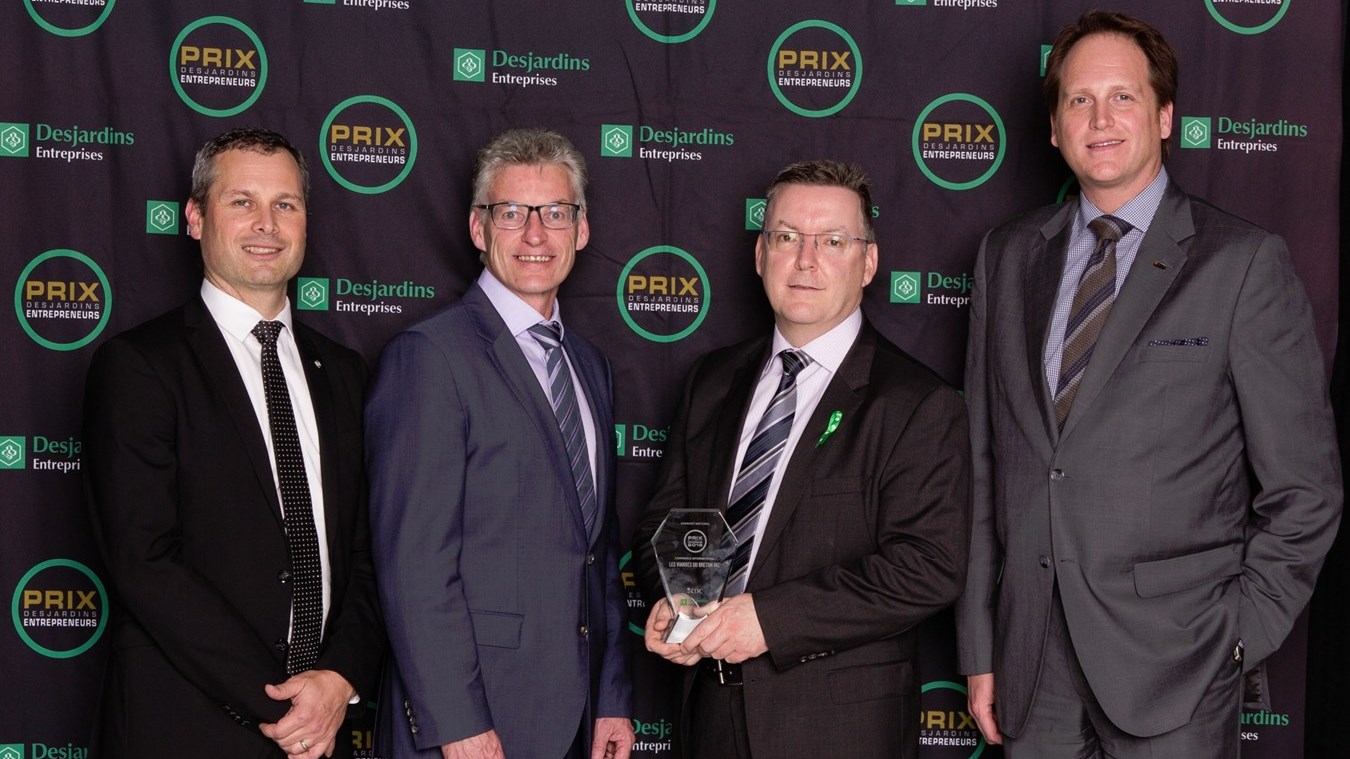 Denis Dubois, premier vice-président Assurance de dommages chez Desjardins, Serge Breton et Vincent Breton, respectivement actionnaire et président des Viandes du Breton et Alexandre Faria,vice-président pour le Québec chez Exportation et Développement Canada.