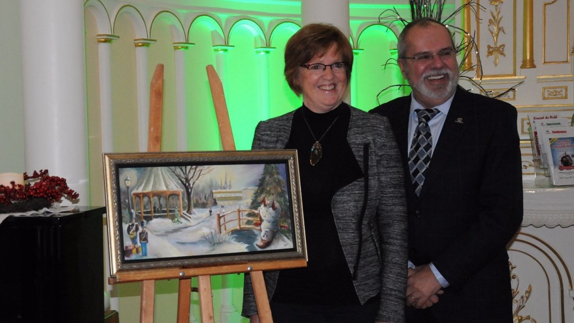Par ailleurs, le maire de Saint-Georges, Claude Morin a profité de l'occasion pour dévoiler au public l'oeuvre « L'hiver à l'envers » de l'artiste peinture Louise Champagne qui décore la carte de voeux de la municipalité pour 2016.