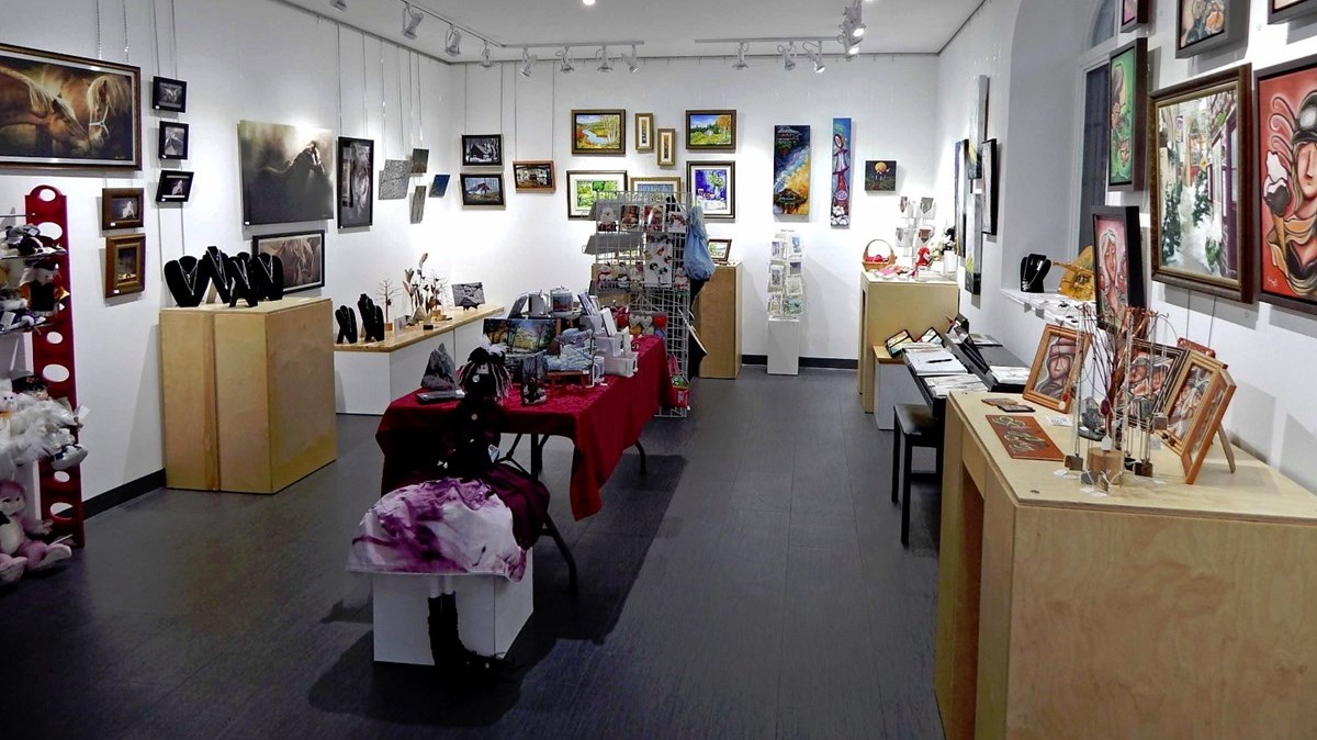 Vingt artistes et artisans beaucerons ont été invités à présenter leurs créations originales à la Galerie d'art de Sainte-Marie du 1er au 24 décembre prochain. 
