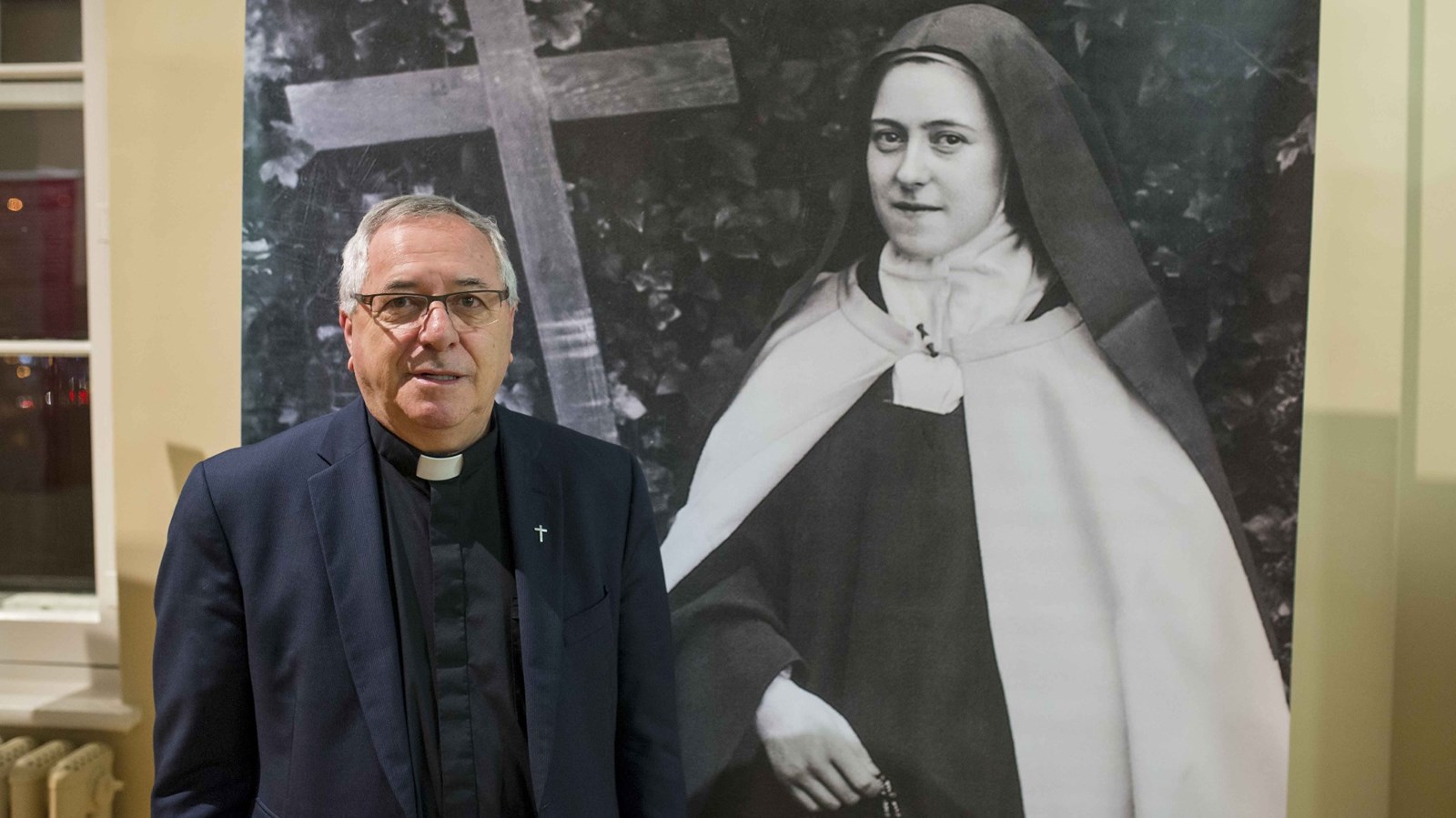Le recteur du sanctuaire de Beauport dédié à Sainte-Thérèse-de-l'Enfant-Jésus, Réjean Lessard, était présent jeudi soir au vernissage de l'exposition exceptionnelle sur Sainte-Thérèse qui se tiendra à Saint-Georges jusqu'au 9 décembre prochain.