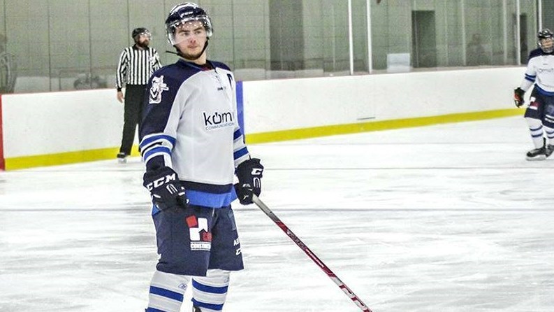 Marc-Étienne Giguère est tout simplement dominant dans une victoire de 8-4 du Komutel face à East Broughton
