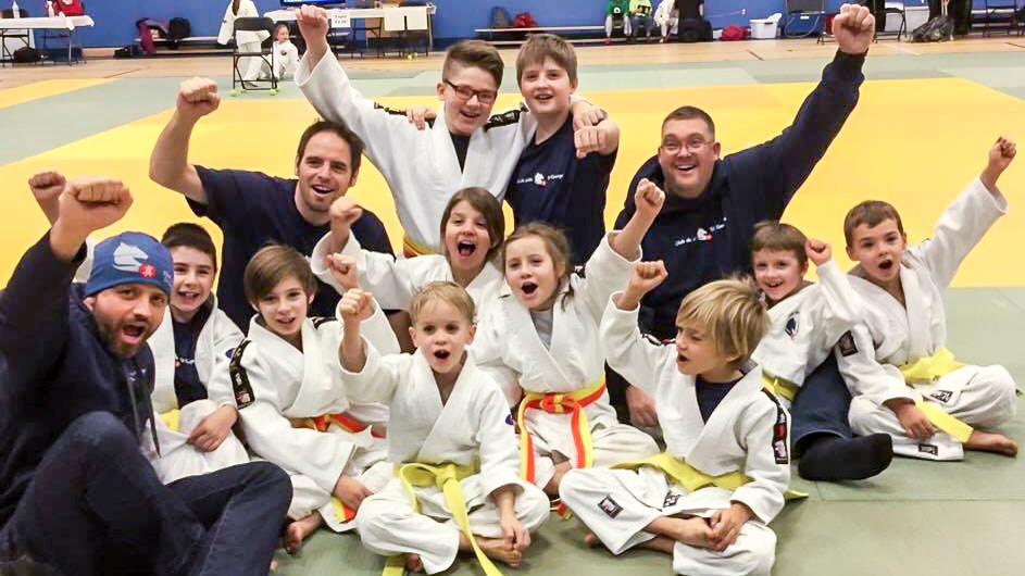 Les onze jeunes athlètes du club de judo de Saint-Georges ont récolté neuf podiums dimanche dernier à Drummondville, dont cinq médailles d'or, deux d'argent et deux de bronze.