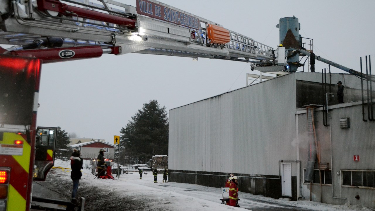 Intervention des pompiers à l'usine Matra de Saint-Georges