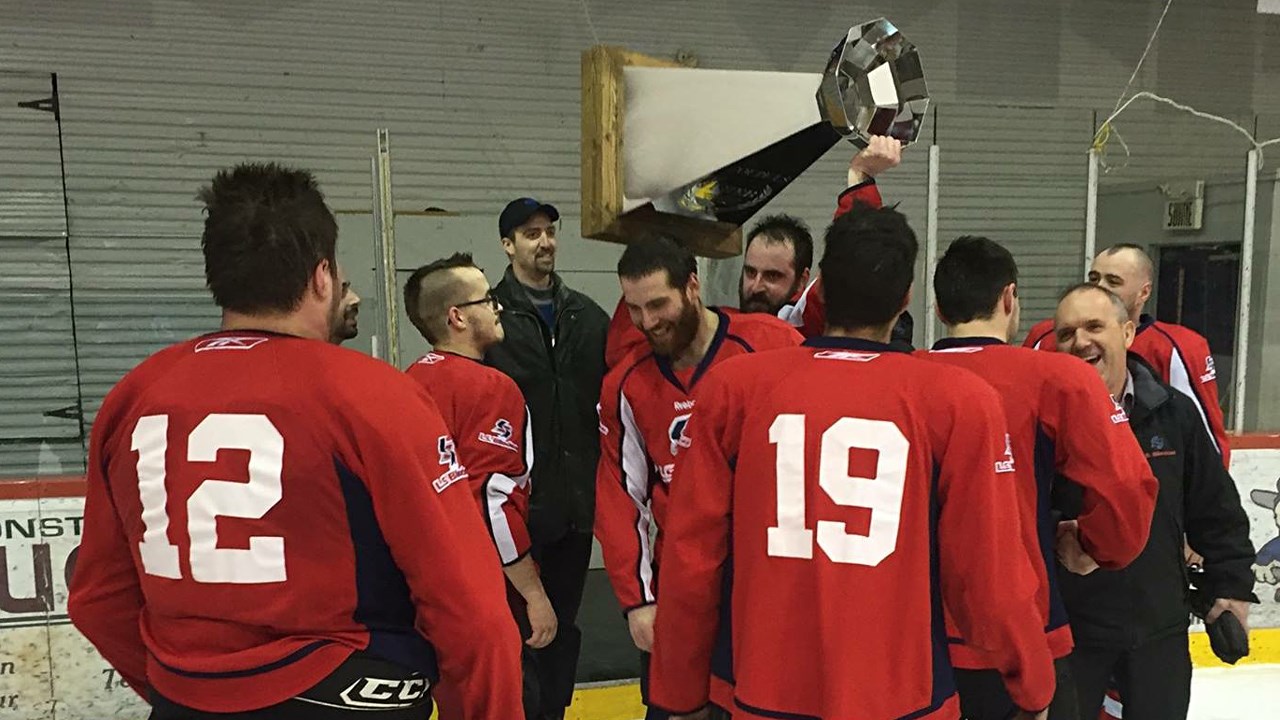 LS Bilodeau remporte la coupe de la Ligue de Hockey d'entreprise de Beauce