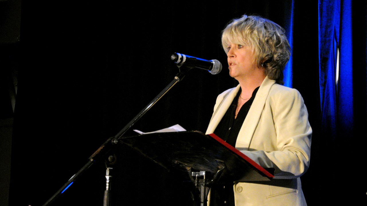 La coordonnatrice du Centre-Femmes, Luce Morand, a livré un discours expliquant les inégalités entre les hommes et les femmes qui persistent encore de nos jours.